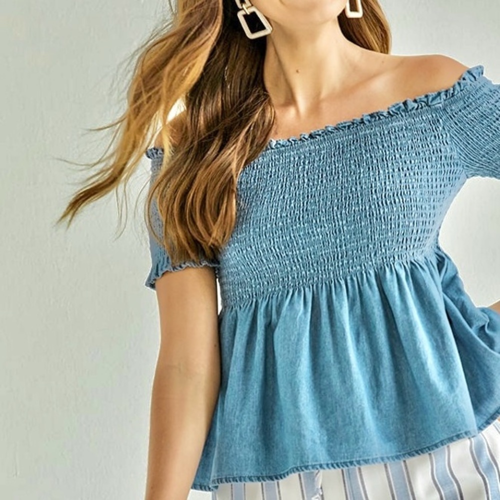 NWT Off the Shoulder Chambray Top Smocked Crop Top Cropped XS Denim Summer Shirt